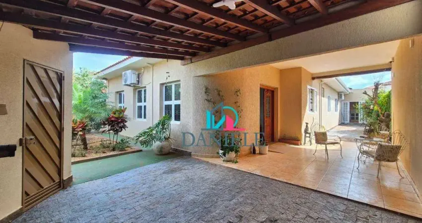 Casa térrea com 4 dormitórios localizada no parque laranjeiras