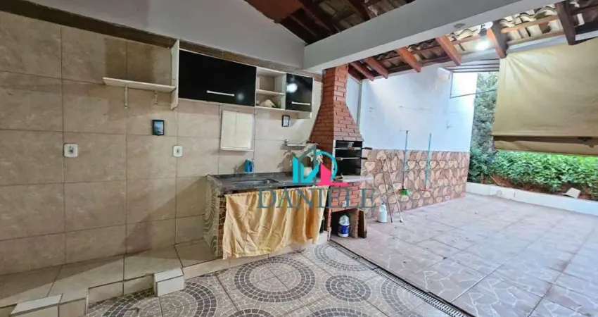 Casa térrea com 3 dormitórios localizada no jardim são francisco.