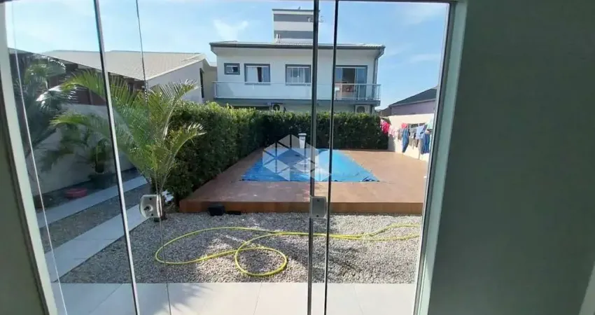 Casa sobrado 03 quartos sendo 01 suíte, com piscina, à venda, bairro rio grande, palhoça sc