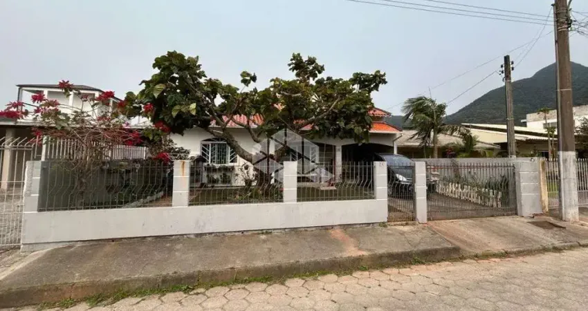 Casa 03 quartos  sendo 01 suíte, à venda,  praia de fora, palhoça sc.