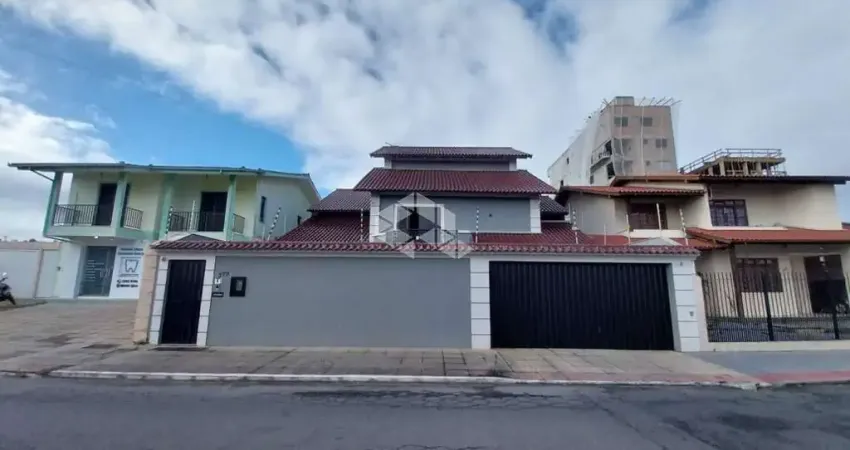 Casa sobrado, 03 quartos, c/ 03 suítes, semi-mobiliado, à venda, centro, palhoça sc