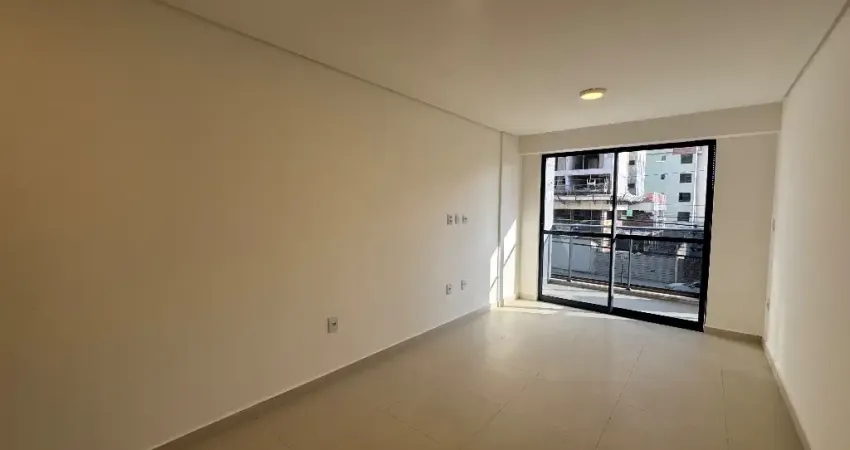 Apartamento à venda na praia de intermares. otima localização, bairro tranquilo e seguro. bairro familiar, planejado e arborizado.