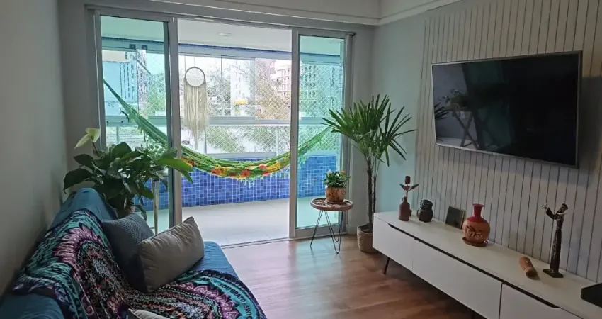 Apartamento espaçoso com 3 quartos, sendo duas suítes. Jardim Oceania