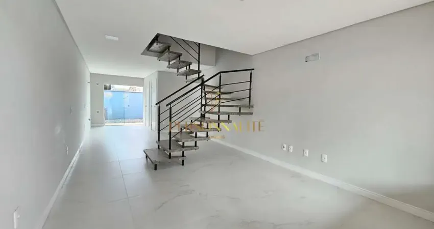 Sobrado Geminado com fachada moderna e ótima localização no Bucarein.