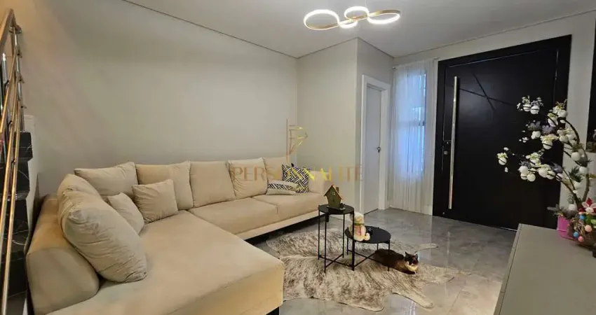 Sobrado triplex, com 3 dormitórios e quintal na cobertura