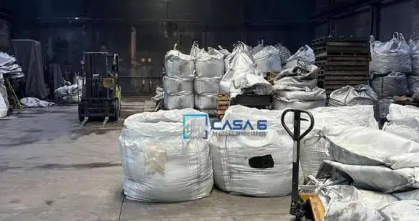 Barracão / Galpão / Depósito com 4 salas à venda na Rua Olga Salim Tahan, Vila Carmosina, São Paulo