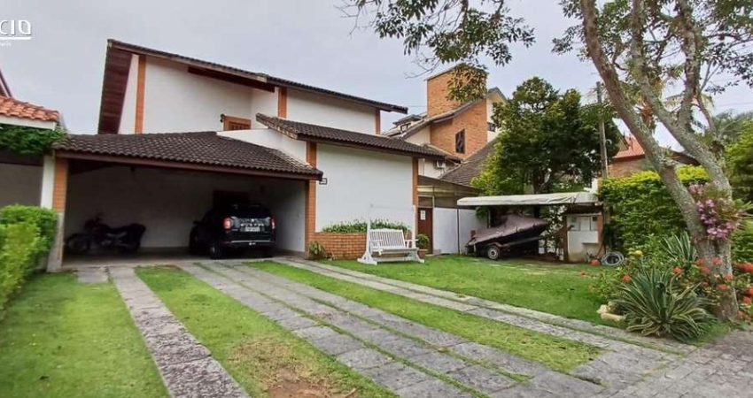 Casa em condominio ,Jardim Esplanada com 3 dormitórios sendo uma suite , terreno de 450 m2