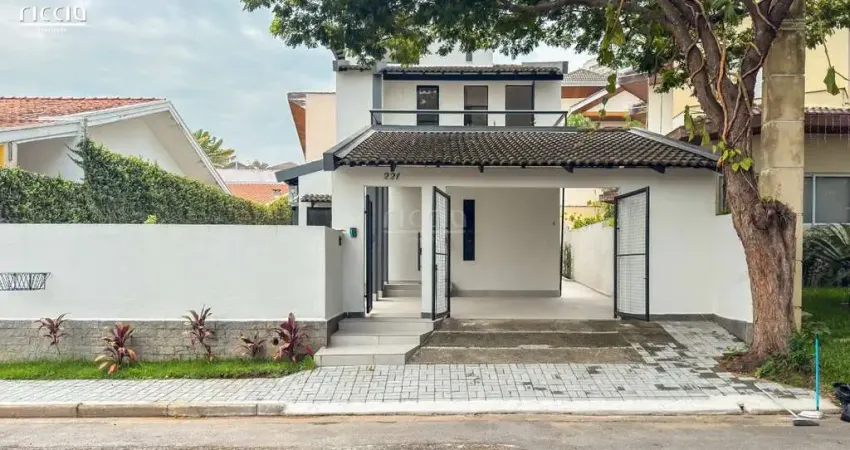 Sobrado à venda 4 Dormitórios 1 Suíte no Condominio Colinas -  REFORMADO - Aceita permuta