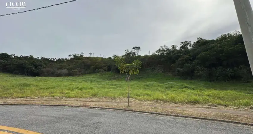 Terreno à venda no Recanto da Baronesa em SJC com 746m²