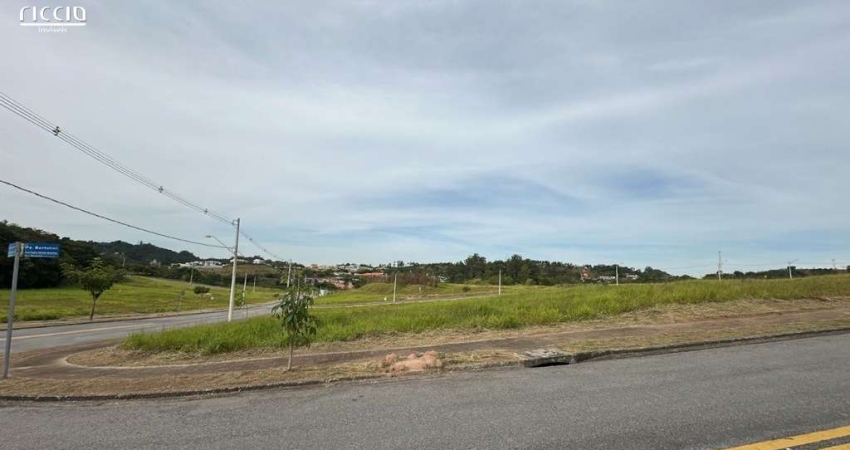 Terreno de esquina à venda com 1058,56 m² no Condomínio Recanto Baronesa em São José dos Campos