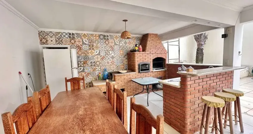 Casa em Condomínio com 3 suítes no Jardim América em São José dos Campos