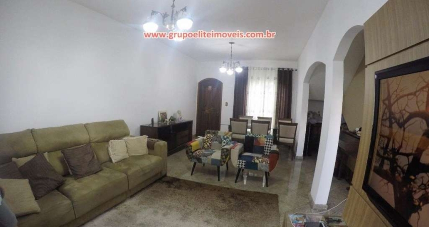 Sobrado com 3 dormitórios e opção de habite-se Comercial no Jardim Bela Vista em São José dos Campos