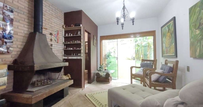 Casa à venda com 4 dormitórios no Jardim Apolo em São José dos Campos