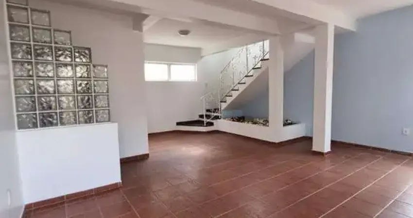 Lindo Sobrado com 3 dormitórios no Jardim Colorado em São José dos Campos