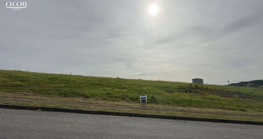 Terreno à venda no Recanto da Baronesa em São José dos Campos com 790m²