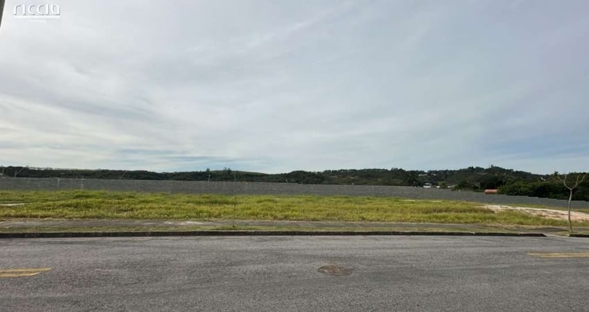 Terreno de 810,64 m² á venda no Condomínio Recanto da Baronesa em São José dos Campos