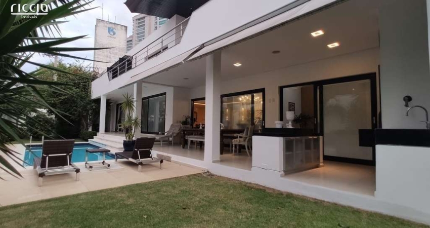 Casa a venda de alto padrão, no condomínio Colinas, assobradada de três andares, com 5 suítes!