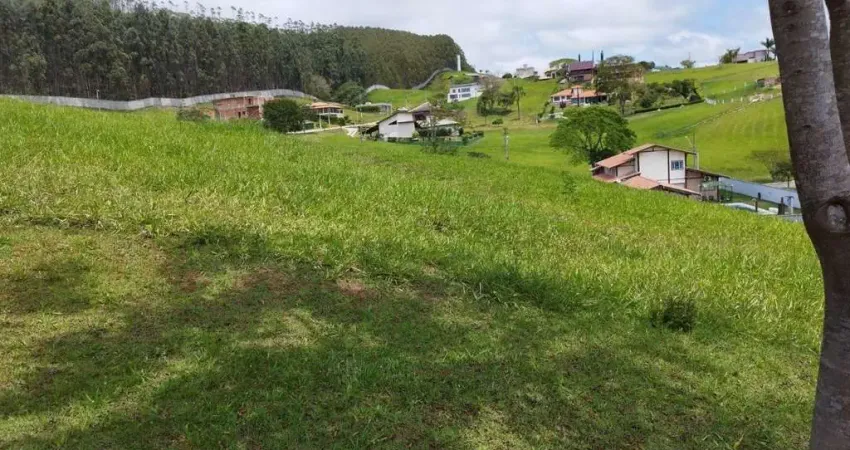 Terreno com 1.083m² - declive - parte alta do condomínio