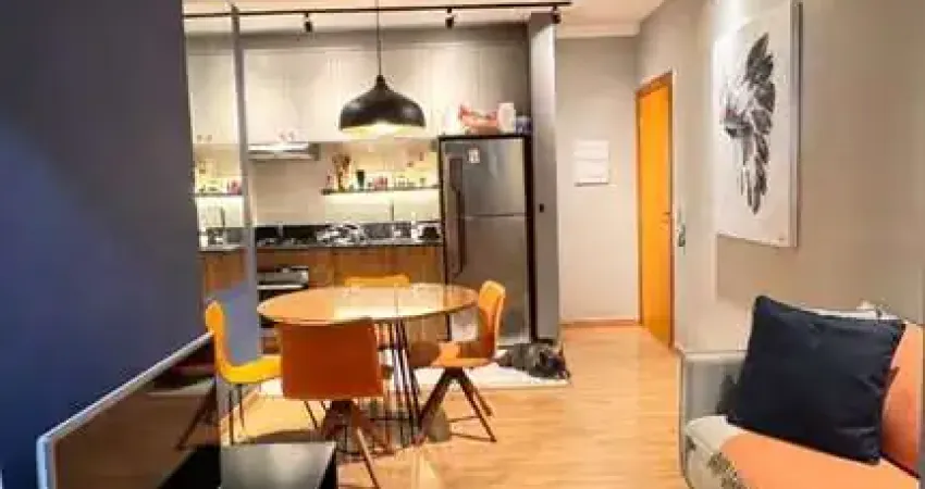 Apartamento TOTALMENTE REFORMADO com 55m² sendo 2 dorm (1 suíte) - PODE SER VENDIDO MOBILIADO