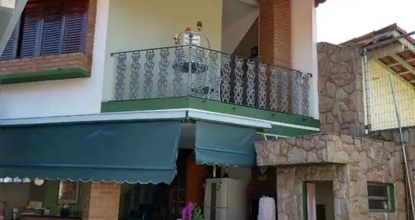 Casa a venda localizada na cidade vista verde, com 3 dormitórios, sendo 1 suíte.