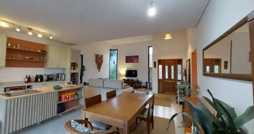 Casa porteira fechada no condominio paraiso de igarata de 265m² de área útil em terreno de 1.248m² - 3 dormitórios, suíte