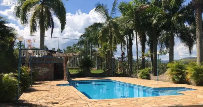 Chácara com 16.000 metros de área. Localização: Zona norte(SJCampos).