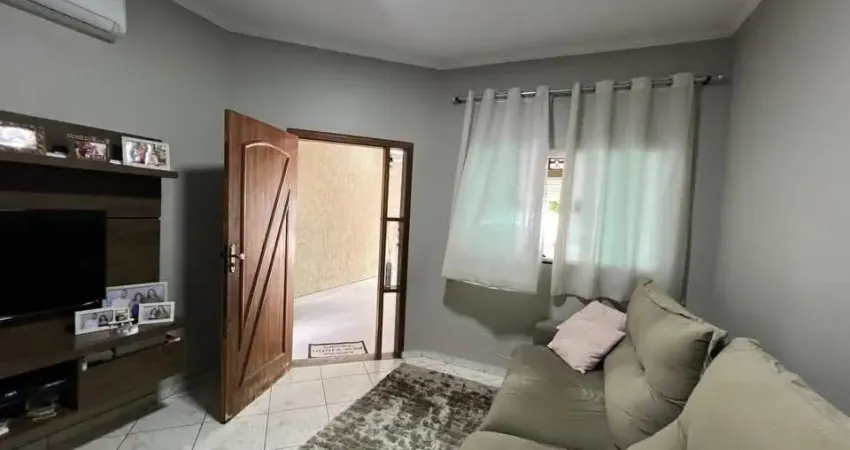 Imperdível Casa à Venda em Indaiatuba-SP, Jardim Flárida,: 3 Quartos, 1 Suíte, 2 Salas, 2 Banheiros, 2 Vagas, 100m²!