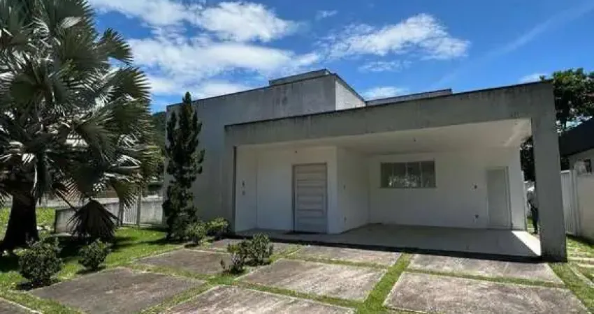 Casa de condomínio com 3 quartos, 600m², à venda em Maricá, Ubatiba