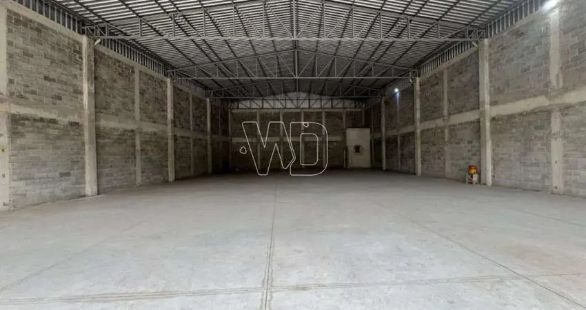 Galpão com portas automáticas sendo 9mts de largura e 4,5mts de altura na 22 de maio