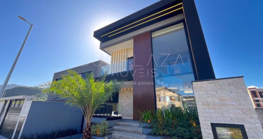 Casa moderna e mobiliada com 3 suítes, subsolo e lazer completo - Recreio dos Bandeirantes