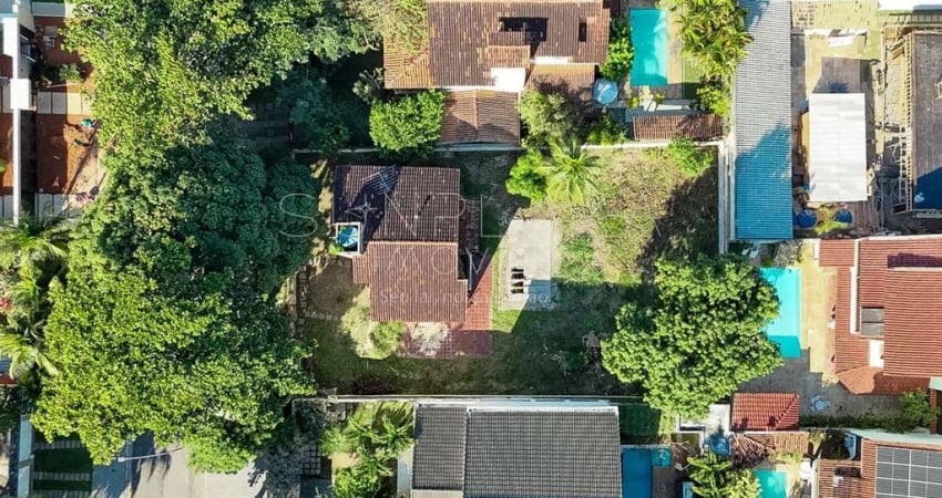 Terreno bifamliar com 719m² à venda no condomínio Santa Marina - Barra da Tijuca.