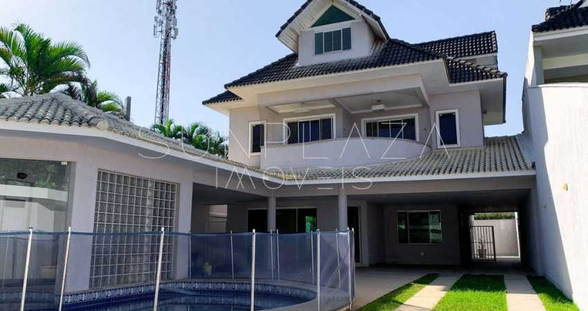 Casa com 5 quartos para alugar, sendo 5 Suítes, 541 m² por R$ 22.000/mês - Barra da Tijuca