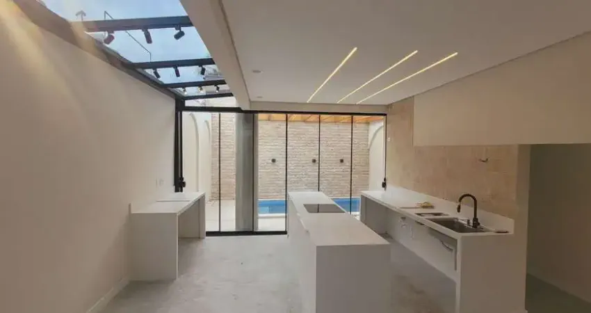 Sobrado com 3 quartos, Canto do Forte, Praia Grande - R$ 1.75 mi