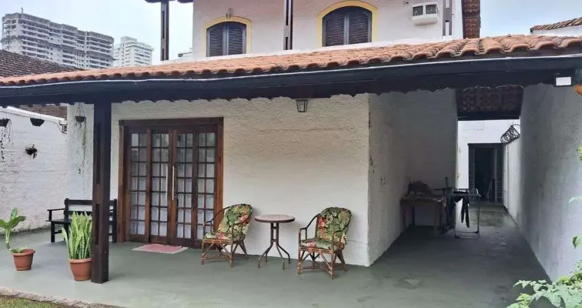 Sobrado com 3 quartos, Canto do Forte, Praia Grande - R$ 1.5 mi
