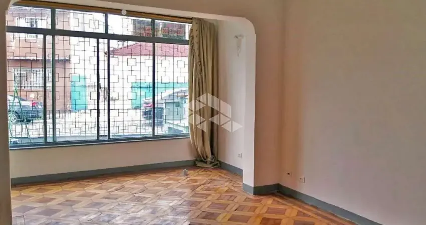CASA AMPLA E COM MUITA INSOLAÇÃO | 248m²