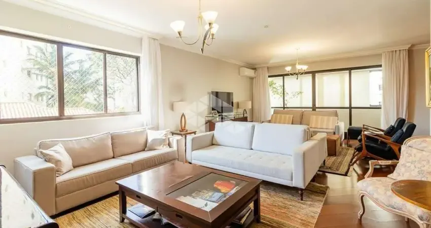 Apto á venda com 205m². 3 suítes, 5 banheiros, 3 vagas em higienópolis.