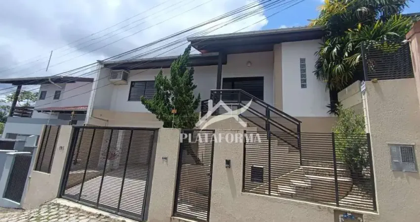 Casa com 3 quartos para alugar em Água Verde, Blumenau