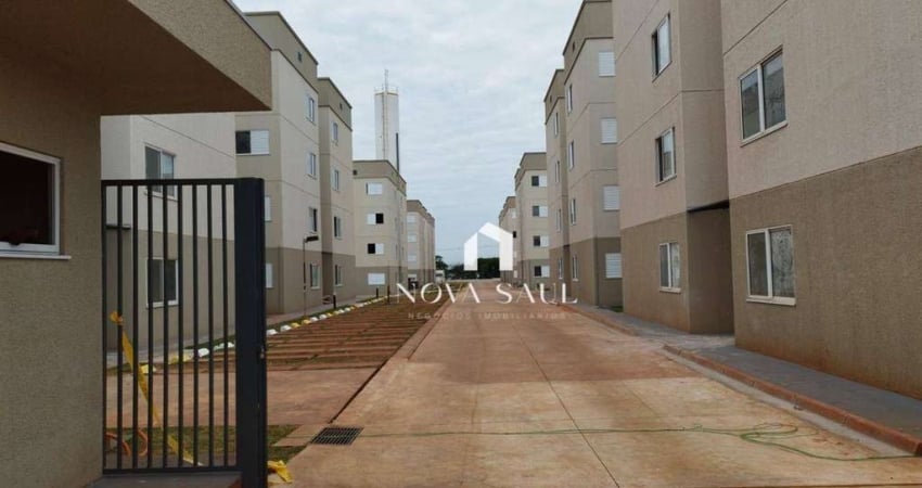 Apartamento com 2 dormitórios para alugar, 43 m² por R$ 1.220/mês - Conjunto Semiramis Barros Braga - Londrina/PR