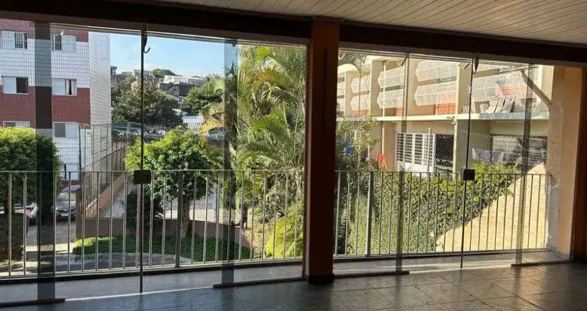 Casa de condomínio para venda tem 120 metros quadrados com 5 quartos