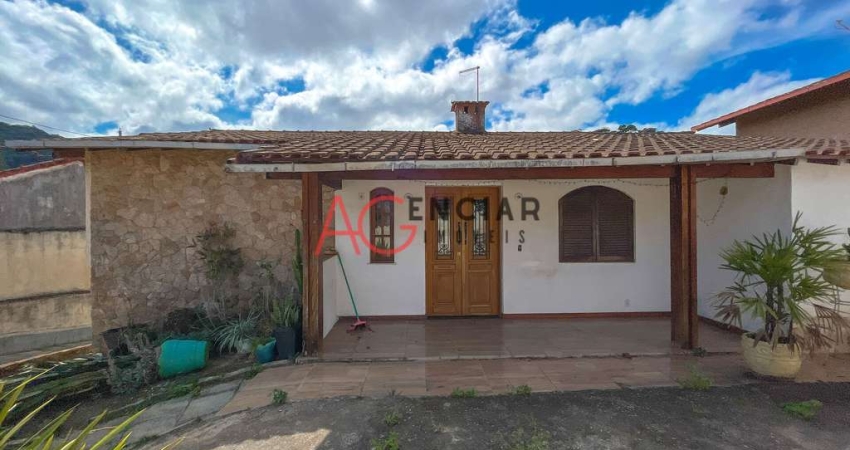 Casa com terreno AMPLO para Venda com 3 quartos em Araras - Teresópolis - RJ