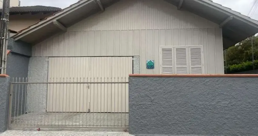 Casa com 2 quartos para alugar na Rua Frei Caneca, 46, América, Joinville