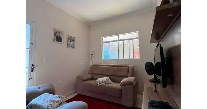Casa à Venda em Jardim Veneza - 4 Dormitórios por R$450.000