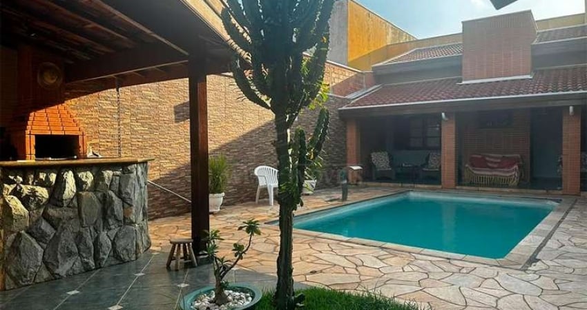 **Descubra seu novo lar no Jardim Serra Dourada!** Este encantador imóvel, com 184 m² de área útil, é a combinação perfeita de conforto e praticidade. Com 2 dormitórios, sendo uma suíte, você encontra
