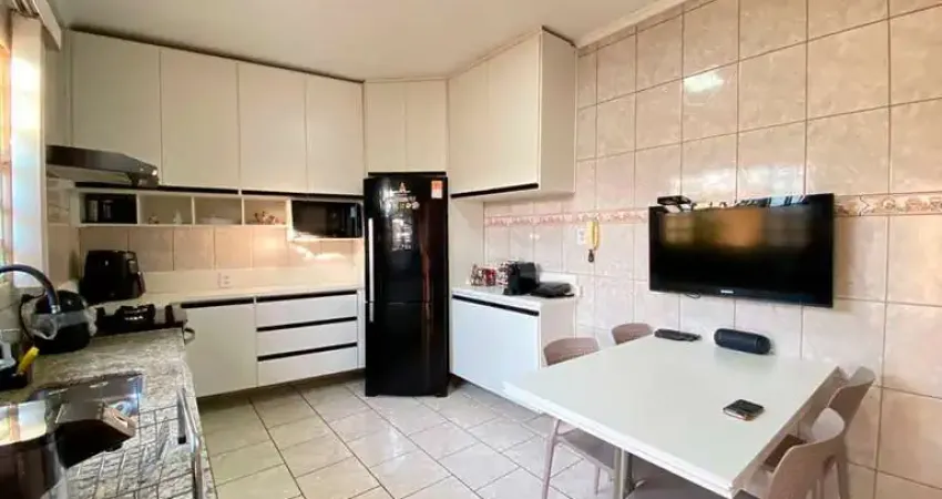 Casa à Venda em Mogi Mirim: 2 Dorms, 106m² por R$360 mil