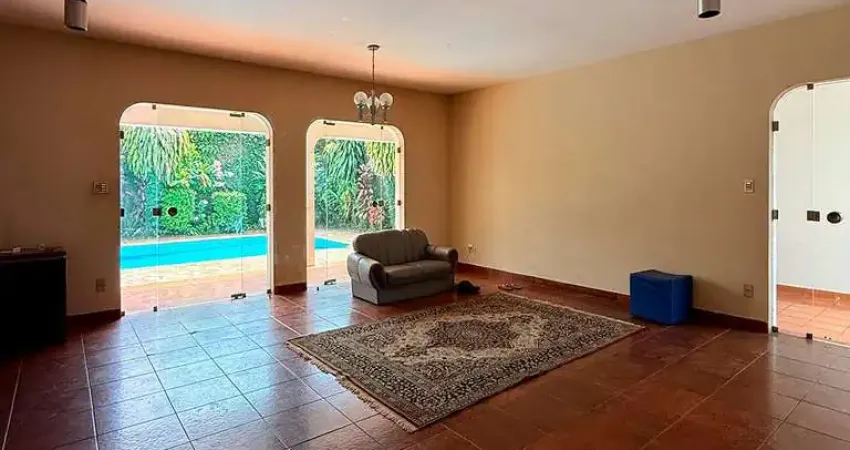 Casa à Venda em Mogi Guaçu: 3 Dormitórios e 4 Banheiros