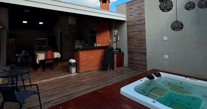 Casa à Venda em Morro Amarelo - 3 Dormitórios e 200m²