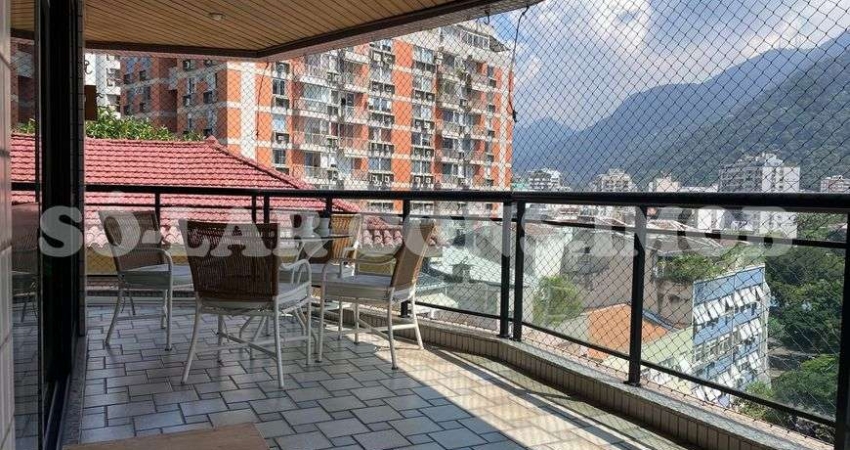 Apartamento com 240m² e 4 suítes no bairro da Lagoa.