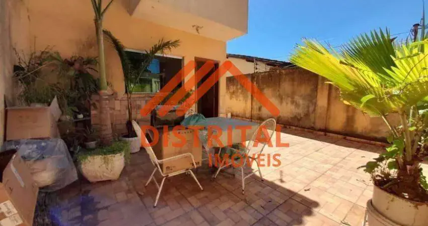 Casa com entrada individual no Santa Amelia