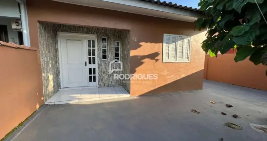 Casa com 3 quartos para alugar na Rubi Nelson Francy, 68, São Jorge, Portão