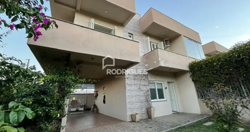 Casa com 3 quartos à venda na Rio Pardo, 314, Portão Novo, Portão